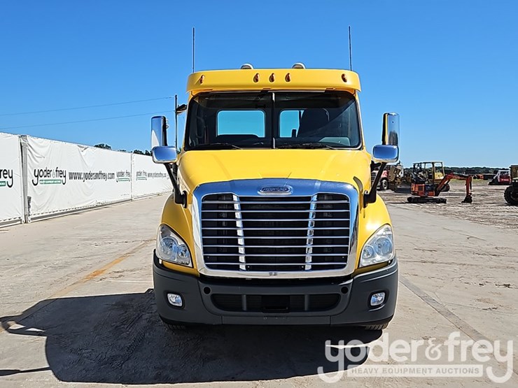 2018-freightliner-cascadia-113-image-11