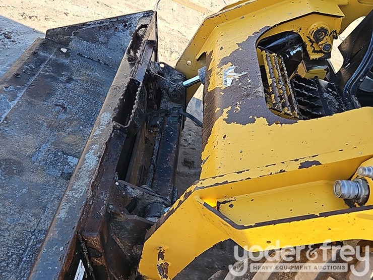 2019-caterpillar-262d-image-12