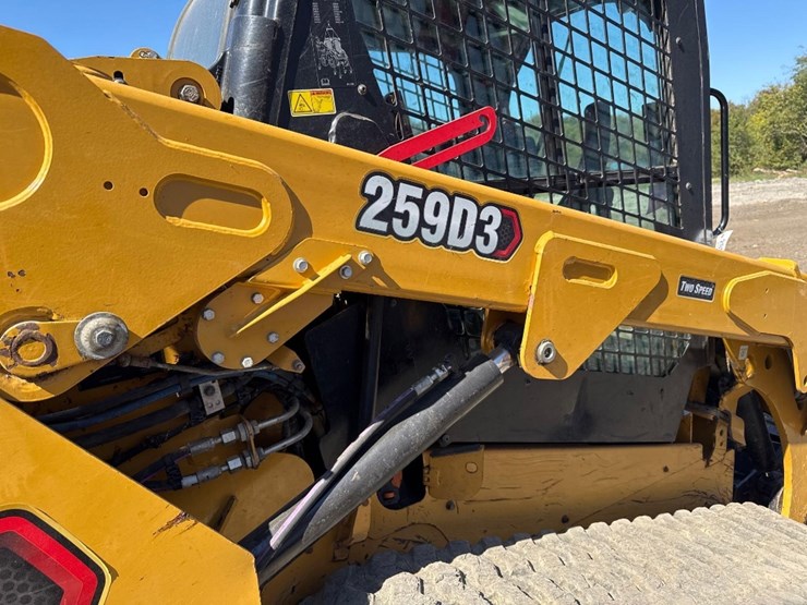2021-caterpillar-259d3-image-13