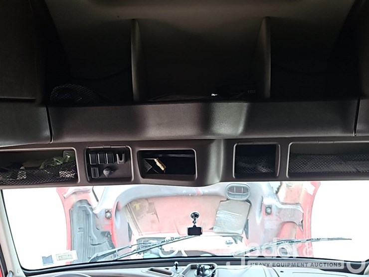 2016-volvo-vnl-image-43