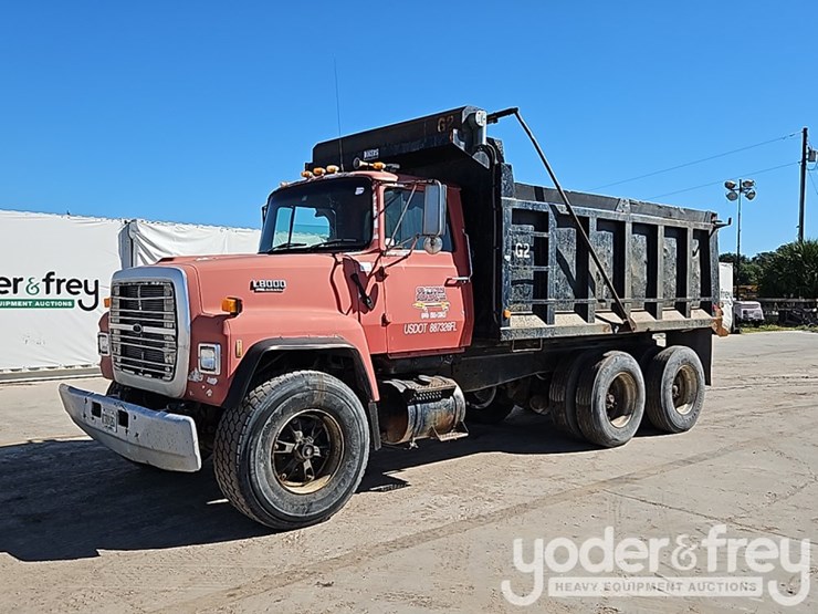 1988-ford-lt8000-image-1