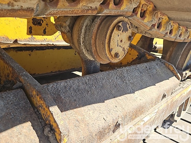 2015-deere-450j-image-10