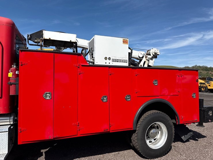 2005-peterbilt-335-image-10