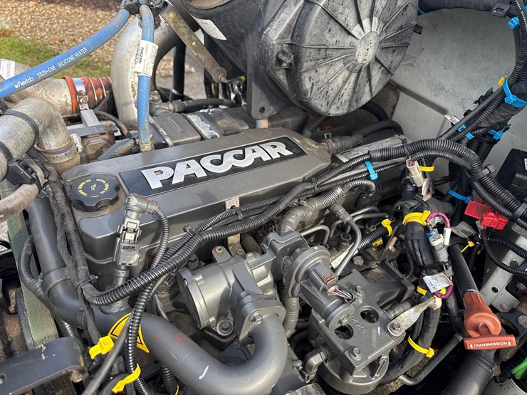 2019-peterbilt-337-image-21