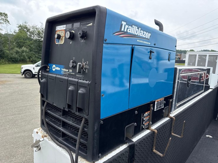 2019-peterbilt-337-image-18