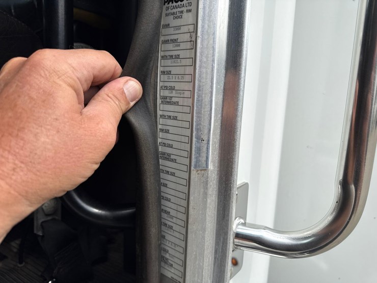 2019-peterbilt-337-image-33