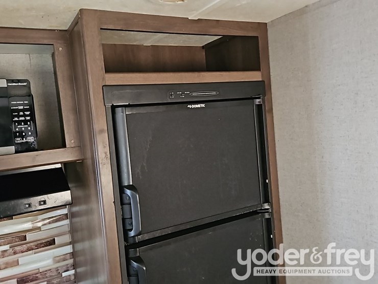 2018-35'-forest-river-shasta-oasis-30qb-travel-trailer,-one-slideout,-sleeps-8-image-31