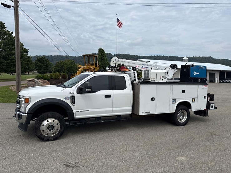 2022-ford-f550-xlt-image-1
