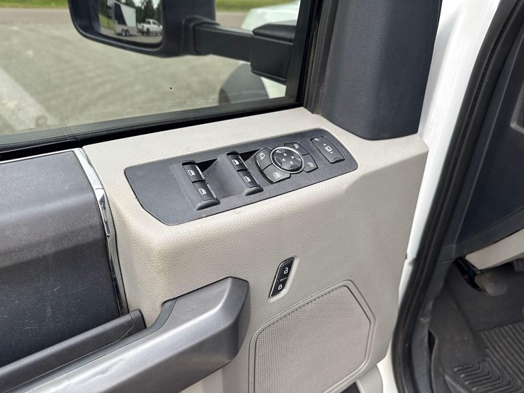 2022-ford-f550-xlt-image-22