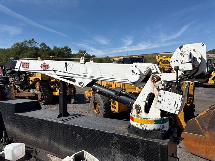 2005-peterbilt-335-image-15