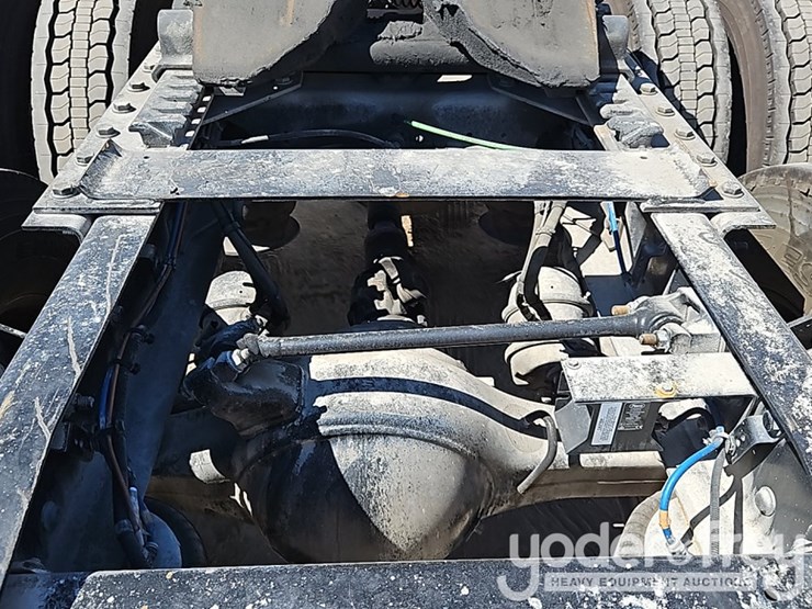 2018-freightliner-cascadia-113-image-17