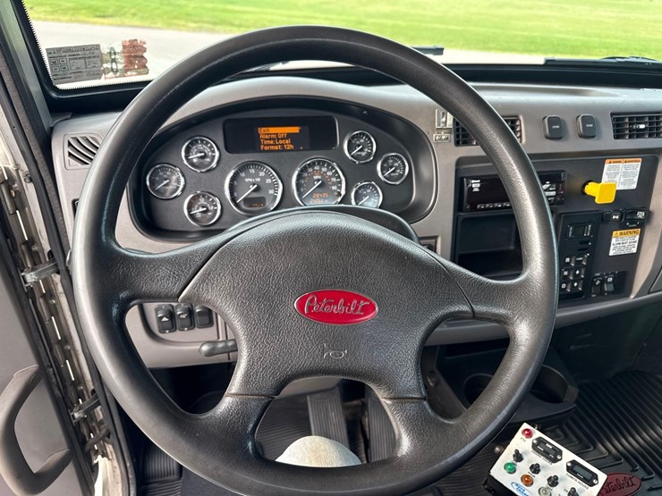 2019-peterbilt-337-image-25