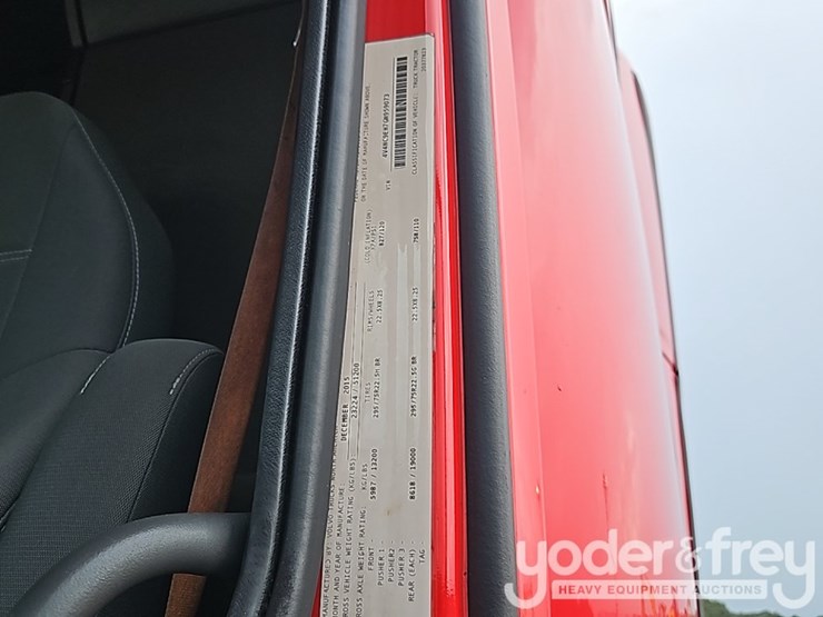 2016-volvo-vnl-image-57