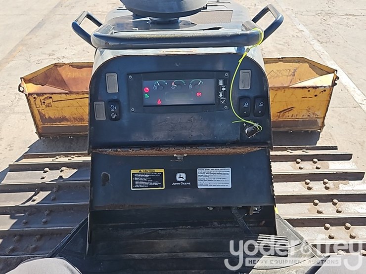 2015-deere-450j-image-32
