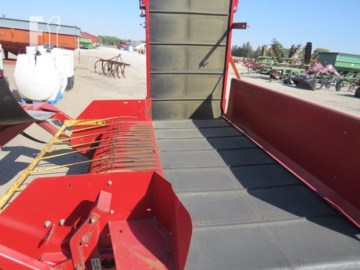 new-holland-166-image-4