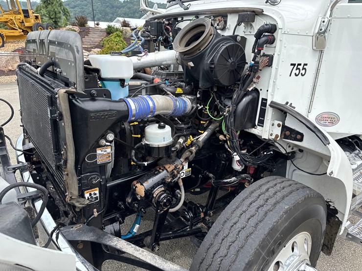 2021-peterbilt-337-image-23