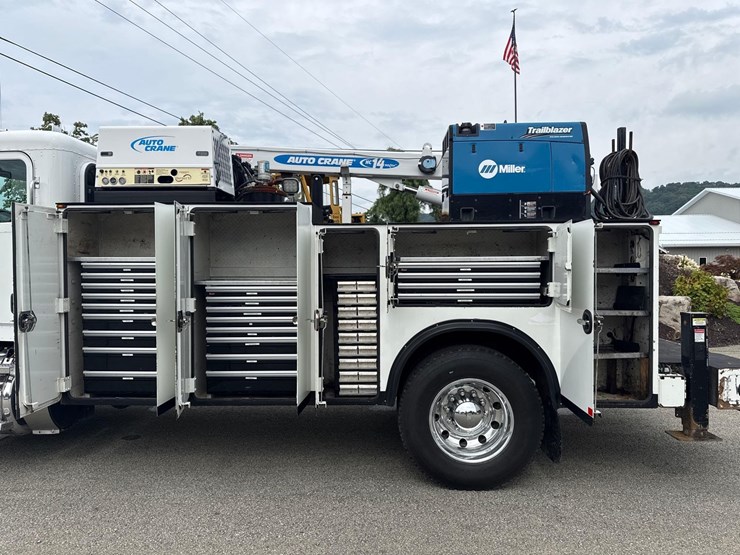 2018-peterbilt-337-image-11