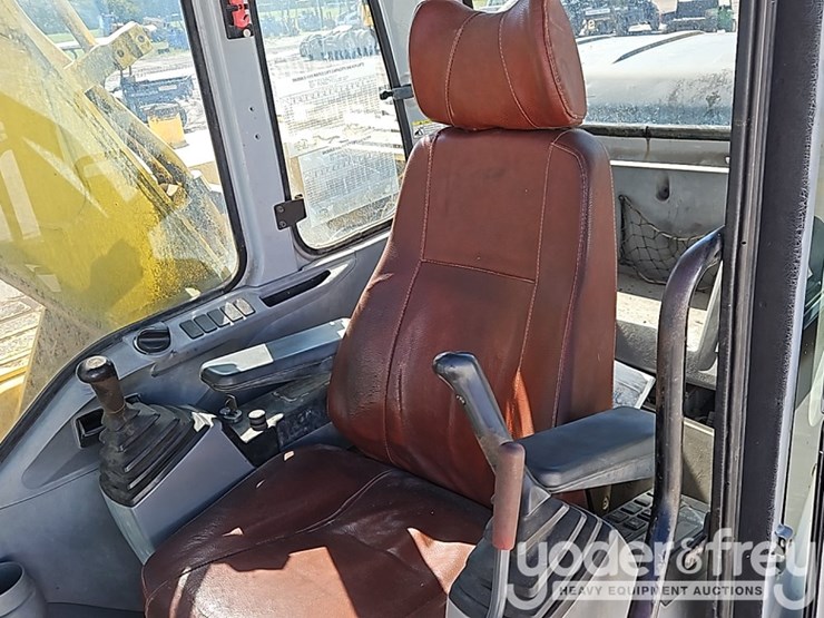 2004-new-holland-eh160-image-35