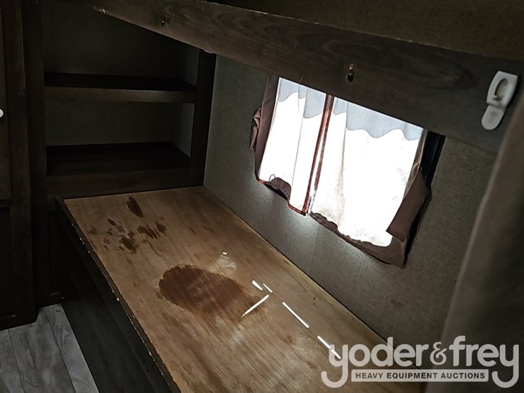 2018-35'-forest-river-shasta-oasis-30qb-travel-trailer,-one-slideout,-sleeps-8-image-40