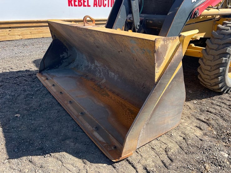 deere-410l-image-9