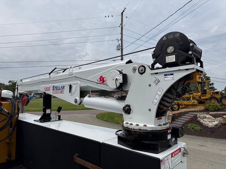 2021-peterbilt-337-image-17