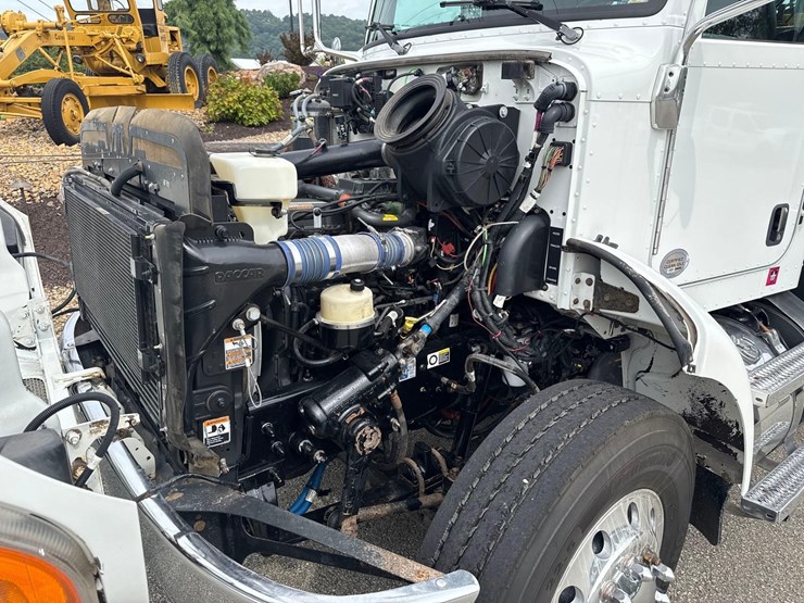 2018-peterbilt-337-image-22