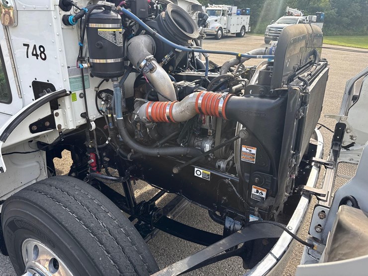2019-peterbilt-337-image-19