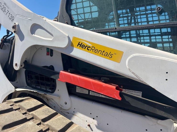 2021-bobcat-t740-image-12