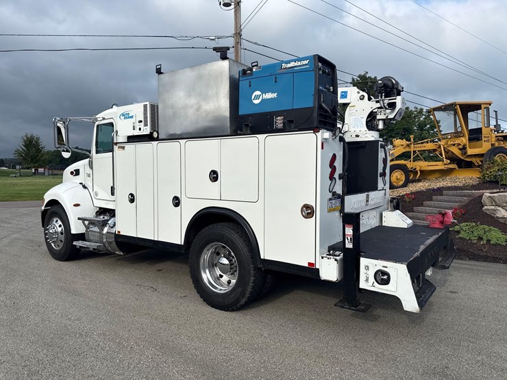 2019-peterbilt-337-image-3