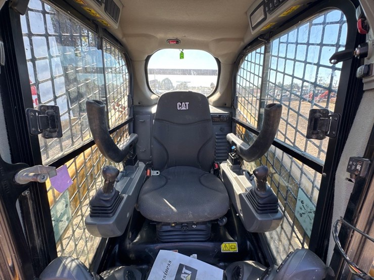 2021-caterpillar-259d3-image-23