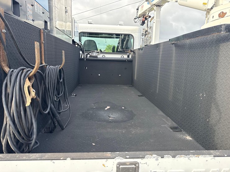 2019-peterbilt-337-image-12