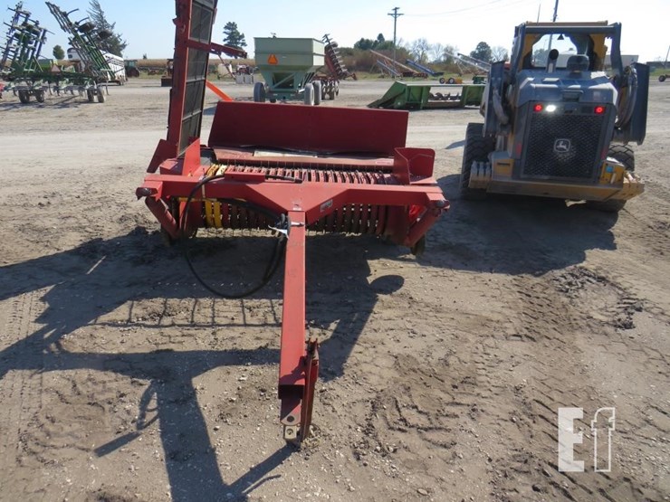 new-holland-166-image-1