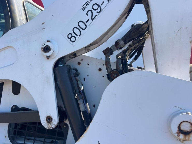 2021-bobcat-t740-image-21