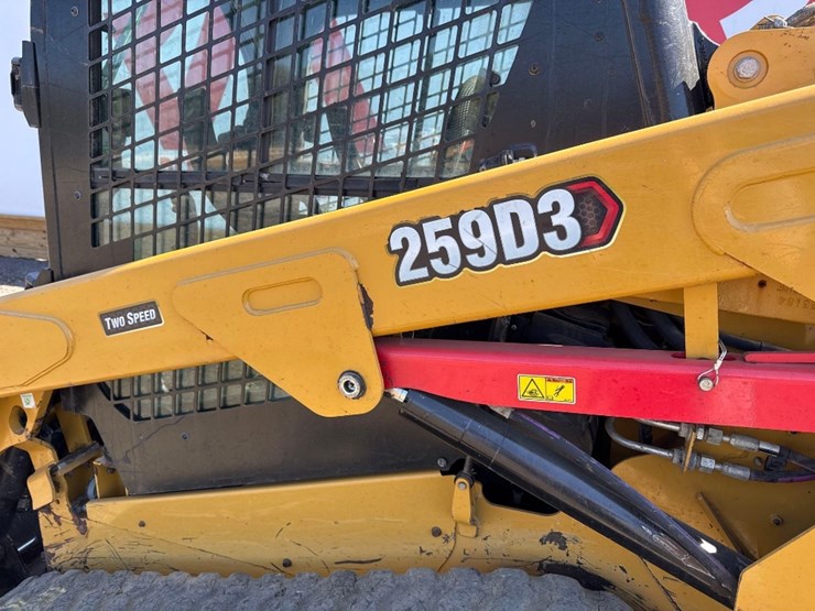 2021-caterpillar-259d3-image-11