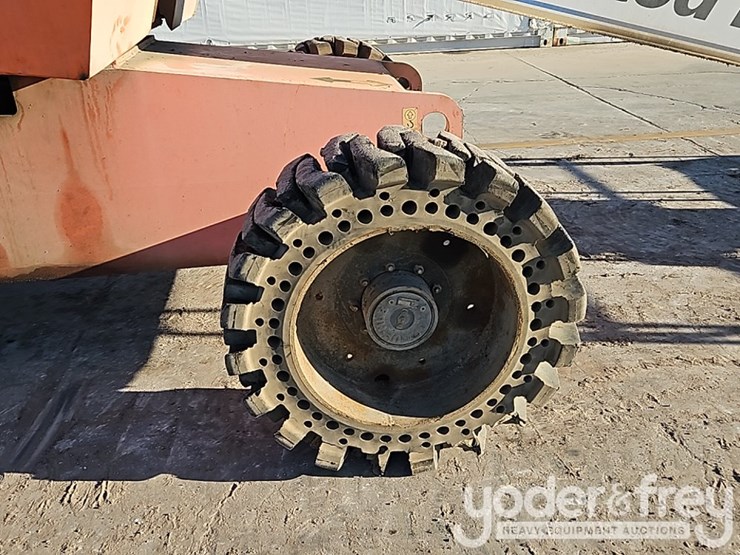 2012-jlg-600s-image-9