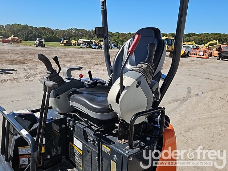 2022-hitachi-zx17u-image-28