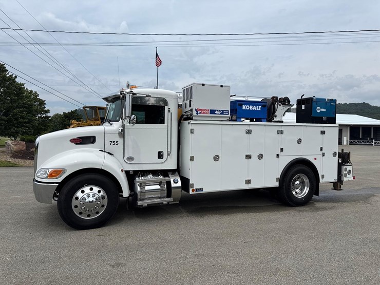2021-peterbilt-337-image-1