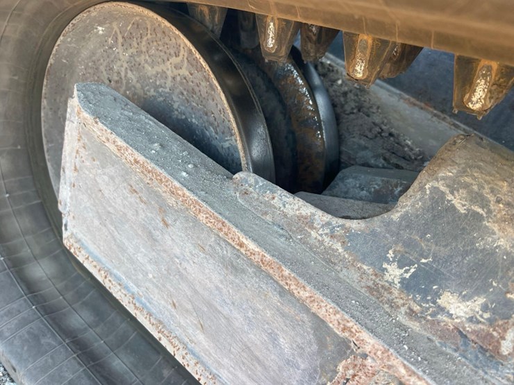 2021-bobcat-t740-image-24