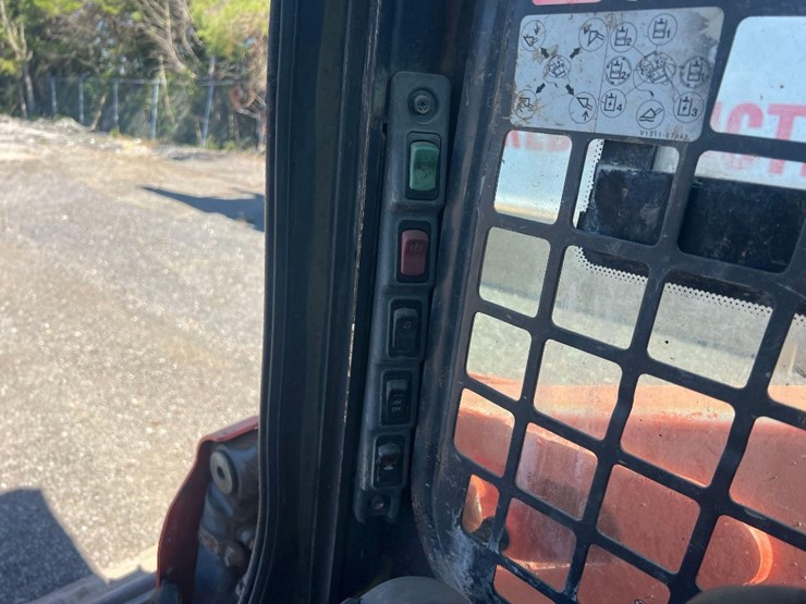 kubota-ssv65-image-25
