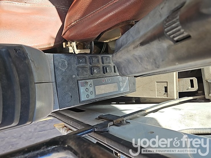 2004-new-holland-eh160-image-37