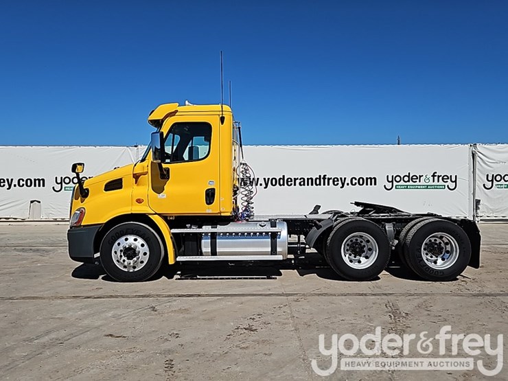 2018-freightliner-cascadia-113-image-3