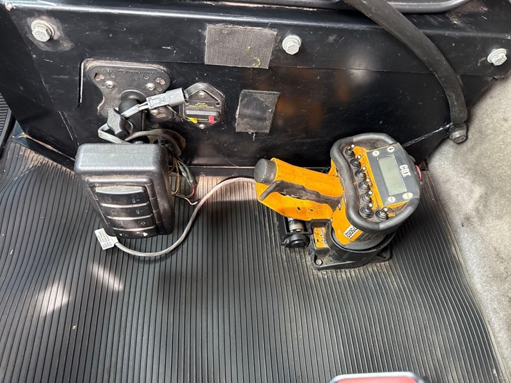 2019-peterbilt-337-image-27