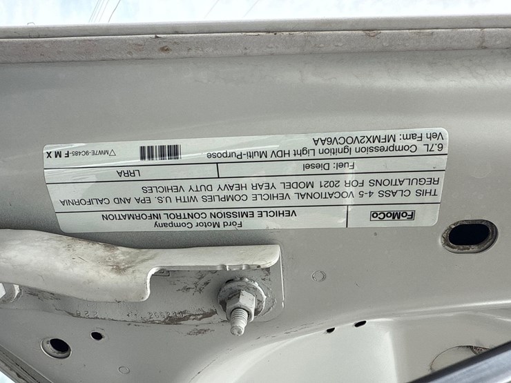 2022-ford-f550-xlt-image-31