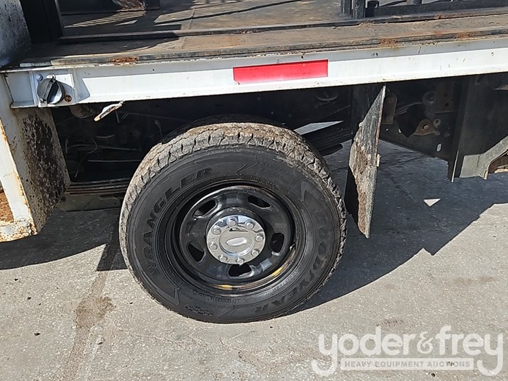 2011-ford-f350-image-13