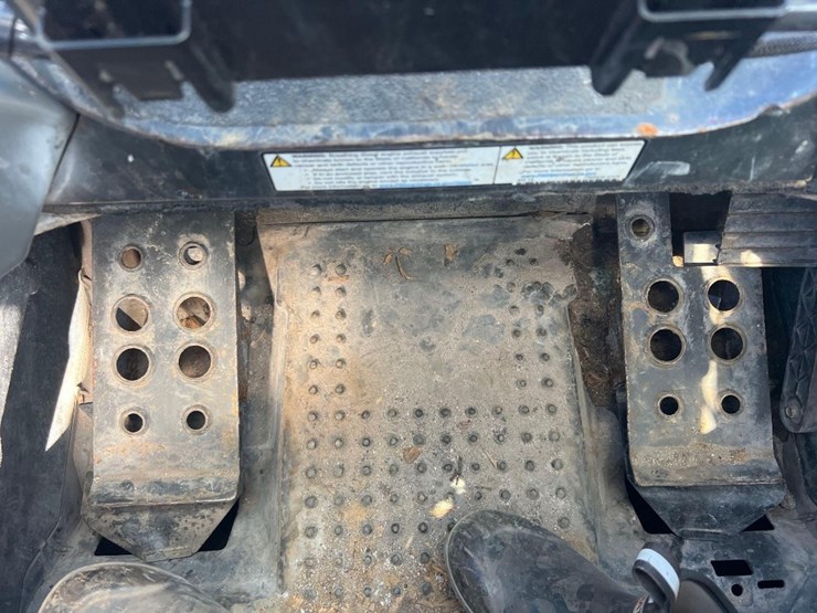 2021-bobcat-t740-image-28