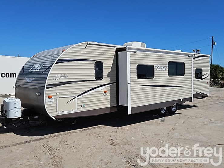 2018-35'-forest-river-shasta-oasis-30qb-travel-trailer,-one-slideout,-sleeps-8-image-1