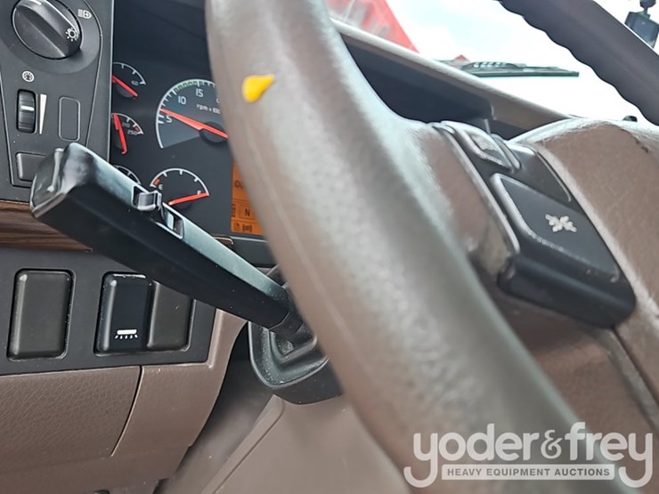 2016-volvo-vnl-image-50