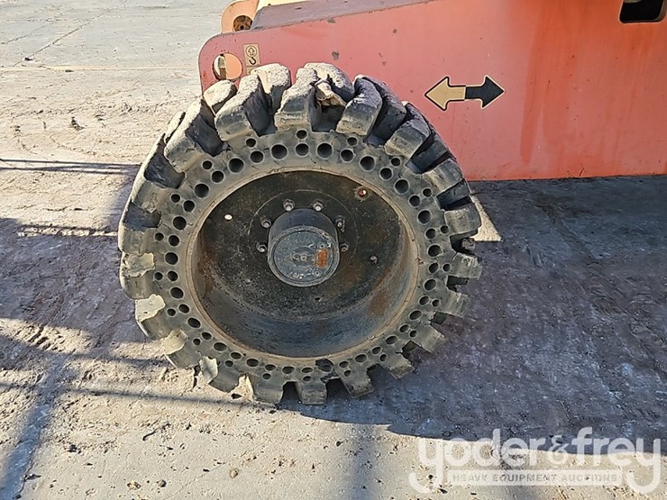 2012-jlg-600s-image-14