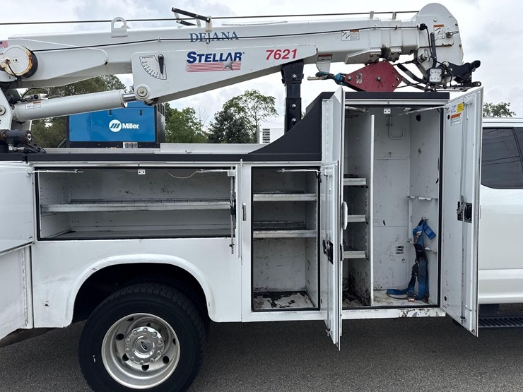 2022-ford-f550-xlt-image-12