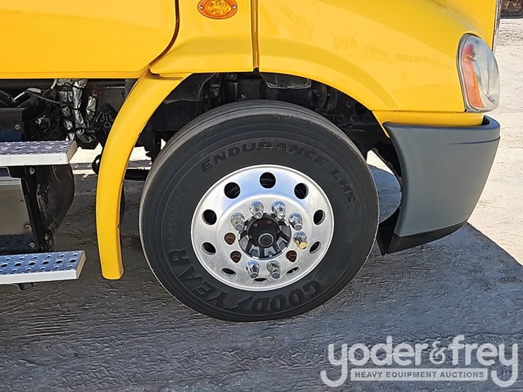 2018-freightliner-cascadia-113-image-10